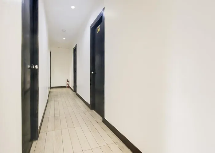 Oyo 895 Golden Majestic Hotel 2*