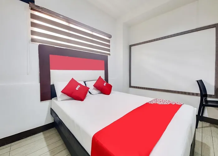 Oyo 895 Golden Majestic Hotel 2*