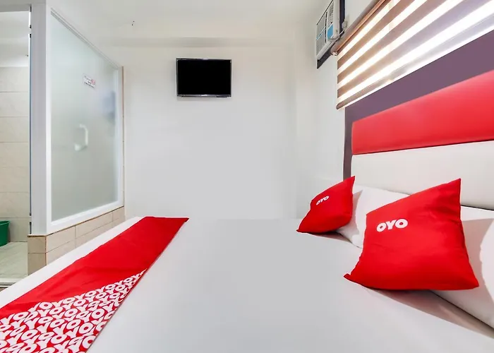 Oyo 895 Golden Majestic Hotel 2*