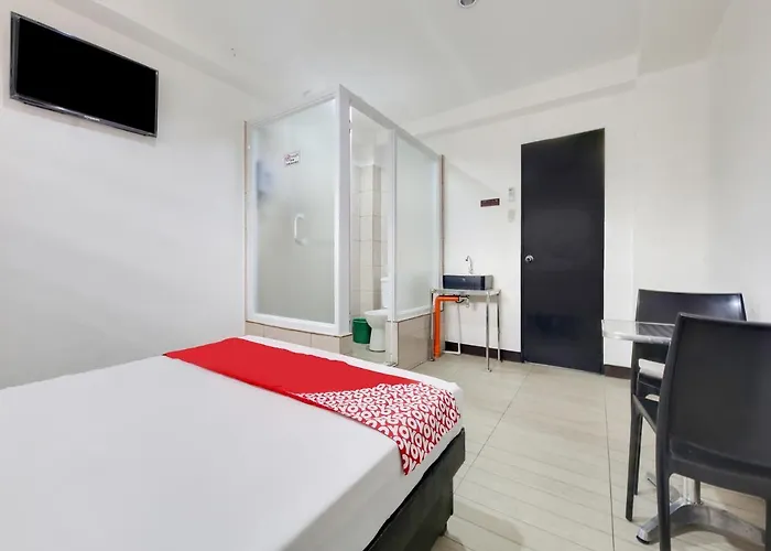 Oyo 895 Golden Majestic 2* Manila