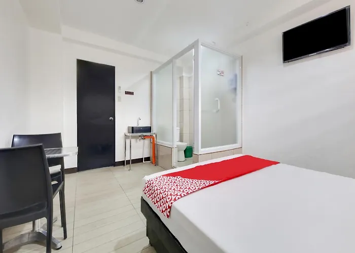 Oyo 895 Golden Majestic Hotel