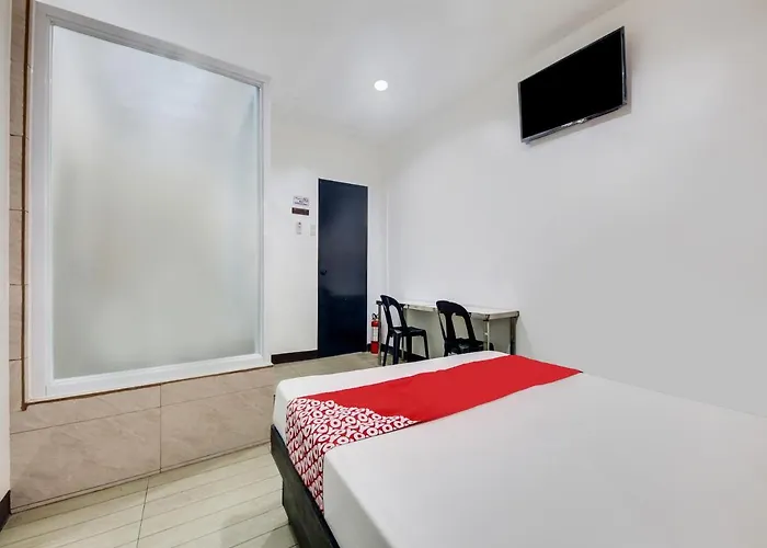 Oyo 895 Golden Majestic 2* Manila